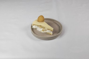 Ev yapımı kek. Yapay ışık altında çekilmiş..