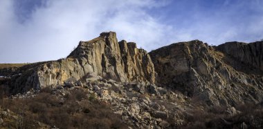 Stolo rock fenomeninden bir görüntü. Ponor Dağı 'nın tacındaki mücevher. Sofya 'dan Montana' ya (Sofya 'ya yaklaşık 50 km uzaklıkta) Bulgaristan' ın Svoge kenti yakınlarında yer almaktadır.).