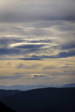 Stolo rock fenomeninden bir görüntü. Ponor Dağı 'nın tacındaki mücevher. Sofya 'dan Montana' ya (Sofya 'ya yaklaşık 50 km uzaklıkta) Bulgaristan' ın Svoge kenti yakınlarında yer almaktadır.).