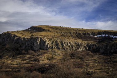 Stolo rock fenomeninden bir görüntü. Ponor Dağı 'nın tacındaki mücevher. Sofya 'dan Montana' ya (Sofya 'ya yaklaşık 50 km uzaklıkta) Bulgaristan' ın Svoge kenti yakınlarında yer almaktadır.).
