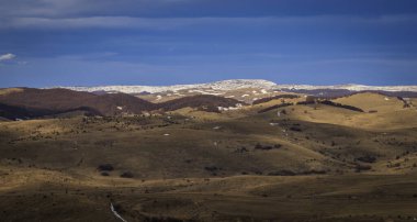 Stolo rock fenomeninden bir görüntü. Ponor Dağı 'nın tacındaki mücevher. Sofya 'dan Montana' ya (Sofya 'ya yaklaşık 50 km uzaklıkta) Bulgaristan' ın Svoge kenti yakınlarında yer almaktadır.).