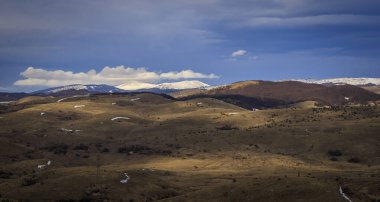 Stolo rock fenomeninden bir görüntü. Ponor Dağı 'nın tacındaki mücevher. Sofya 'dan Montana' ya (Sofya 'ya yaklaşık 50 km uzaklıkta) Bulgaristan' ın Svoge kenti yakınlarında yer almaktadır.).