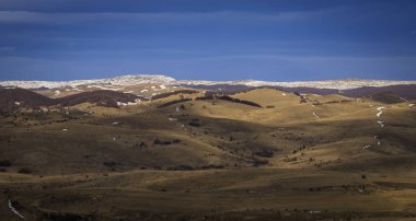 Stolo rock fenomeninden bir görüntü. Ponor Dağı 'nın tacındaki mücevher. Sofya 'dan Montana' ya (Sofya 'ya yaklaşık 50 km uzaklıkta) Bulgaristan' ın Svoge kenti yakınlarında yer almaktadır.).