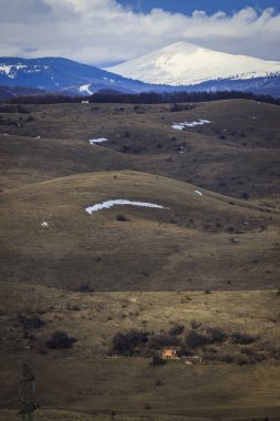 Stolo rock fenomeninden bir görüntü. Ponor Dağı 'nın tacındaki mücevher. Sofya 'dan Montana' ya (Sofya 'ya yaklaşık 50 km uzaklıkta) Bulgaristan' ın Svoge kenti yakınlarında yer almaktadır.).