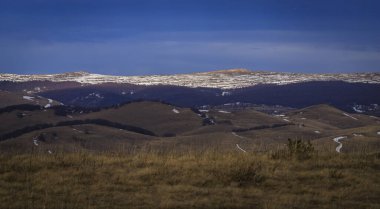 Stolo rock fenomeninden bir görüntü. Ponor Dağı 'nın tacındaki mücevher. Sofya 'dan Montana' ya (Sofya 'ya yaklaşık 50 km uzaklıkta) Bulgaristan' ın Svoge kenti yakınlarında yer almaktadır.).
