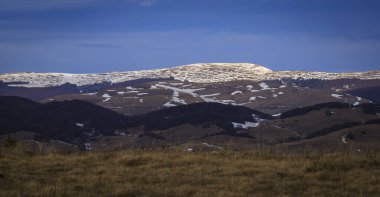 Stolo rock fenomeninden bir görüntü. Ponor Dağı 'nın tacındaki mücevher. Sofya 'dan Montana' ya (Sofya 'ya yaklaşık 50 km uzaklıkta) Bulgaristan' ın Svoge kenti yakınlarında yer almaktadır.).