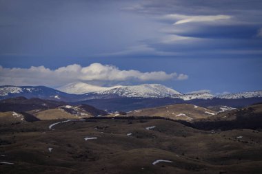 Stolo rock fenomeninden bir görüntü. Ponor Dağı 'nın tacındaki mücevher. Sofya 'dan Montana' ya (Sofya 'ya yaklaşık 50 km uzaklıkta) Bulgaristan' ın Svoge kenti yakınlarında yer almaktadır.).