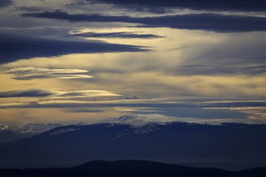 Stolo rock fenomeninden bir görüntü. Ponor Dağı 'nın tacındaki mücevher. Sofya 'dan Montana' ya (Sofya 'ya yaklaşık 50 km uzaklıkta) Bulgaristan' ın Svoge kenti yakınlarında yer almaktadır.).