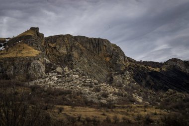 Stolo rock fenomeninden bir görüntü. Ponor Dağı 'nın tacındaki mücevher. Sofya 'dan Montana' ya (Sofya 'ya yaklaşık 50 km uzaklıkta) Bulgaristan' ın Svoge kenti yakınlarında yer almaktadır.).