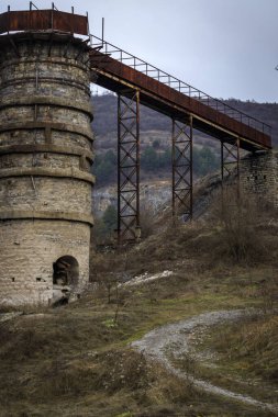 Stolo rock fenomeninden bir görüntü. Ponor Dağı 'nın tacındaki mücevher. Sofya 'dan Montana' ya (Sofya 'ya yaklaşık 50 km uzaklıkta) Bulgaristan' ın Svoge kenti yakınlarında yer almaktadır.).