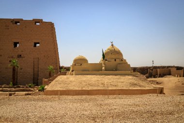  Luxor, Mısır - 05.01.2024: Luxor - Mısır 'ın güneyindeki Nil Nehri' nin doğu kıyısında bir şehir. Antik Thebes 'in, firavunun başkentinin, gücünün doruk noktasında.