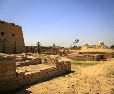  Luxor, Mısır - 05.01.2024: Luxor - Mısır 'ın güneyindeki Nil Nehri' nin doğu kıyısında bir şehir. Antik Thebes 'in, firavunun başkentinin, gücünün doruk noktasında.