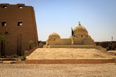  Luxor, Mısır - 05.01.2024: Luxor - Mısır 'ın güneyindeki Nil Nehri' nin doğu kıyısında bir şehir. Antik Thebes 'in, firavunun başkentinin, gücünün doruk noktasında.