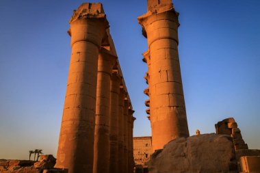  Luxor, Mısır - 05.01.2024: Luxor - Mısır 'ın güneyindeki Nil Nehri' nin doğu kıyısında bir şehir. Antik Thebes 'in, firavunun başkentinin, gücünün doruk noktasında.