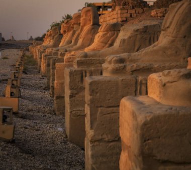  Luxor, Mısır - 05.01.2024: Luxor - Mısır 'ın güneyindeki Nil Nehri' nin doğu kıyısında bir şehir. Antik Thebes 'in, firavunun başkentinin, gücünün doruk noktasında.