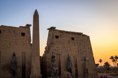  Luxor, Mısır - 05.01.2024: Luxor - Mısır 'ın güneyindeki Nil Nehri' nin doğu kıyısında bir şehir. Antik Thebes 'in, firavunun başkentinin, gücünün doruk noktasında.