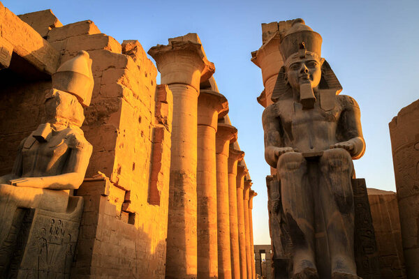  Луксор, Египет - 05.01.2024: Луксор - город на восточном берегу реки Нил на юге Египта. Это на месте древних Фив, столицы фараонов в разгар их власти