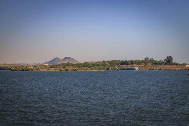 Aswan, Mısır - 05.03.2024: Abu Simbel Tapınakları. MÖ 13. yüzyıldan kalma Ramses II anıtı, Aswan barajı inşa edildiğinde iki tapınaktan biri taşındı..