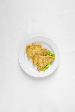 Yeni hazırlanmış yemek / yemek bir restoranda servis edilecek.