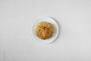 Yeni hazırlanmış yemek / yemek bir restoranda servis edilecek.