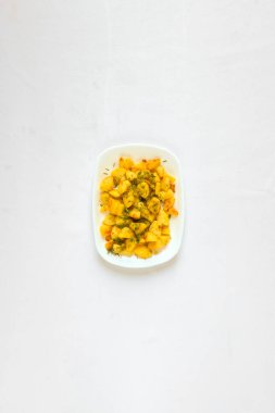 Yeni hazırlanmış yemek / yemek bir restoranda servis edilecek.