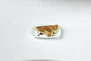 Yeni hazırlanmış yemek / yemek bir restoranda servis edilecek.