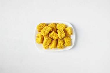 Yeni hazırlanmış yemek / yemek bir restoranda servis edilecek.