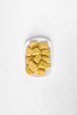 Yeni hazırlanmış yemek / yemek bir restoranda servis edilecek.