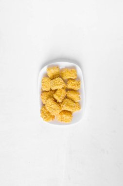 Yeni hazırlanmış yemek / yemek bir restoranda servis edilecek.