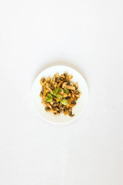 Yeni hazırlanmış yemek / yemek bir restoranda servis edilecek.