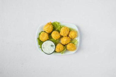 Yeni hazırlanmış yemek / yemek bir restoranda servis edilecek.