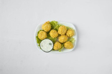 Yeni hazırlanmış yemek / yemek bir restoranda servis edilecek.