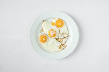 Yeni hazırlanmış yemek / yemek bir restoranda servis edilecek.