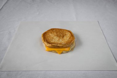 Yeni hazırlanmış yemek / yemek bir restoranda servis edilecek.