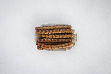 Yeni hazırlanmış yemek / yemek bir restoranda servis edilecek.