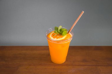 Lokantada yeni hazırlanmış içecek.