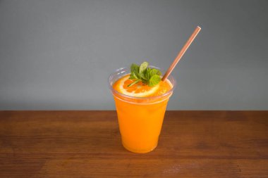 Lokantada yeni hazırlanmış içecek.