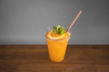 Lokantada yeni hazırlanmış içecek.