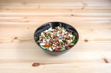 Yeni hazırlanmış yemek / yemek bir restoranda servis edilecek.