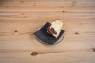 Yeni hazırlanmış yemek / yemek bir restoranda servis edilecek.