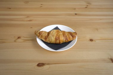 Yeni hazırlanmış yemek / yemek bir restoranda servis edilecek.