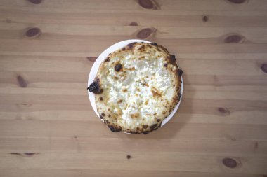 Yeni hazırlanmış yemek / yemek bir restoranda servis edilecek.