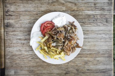 Yeni hazırlanmış yemek / yemek bir restoranda servis edilecek.