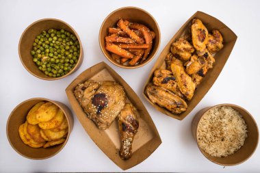 Çiçekçi tarafından hazırlanmış bir buket çiçek.