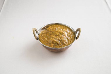 Yeni hazırlanmış yemek / yemek bir restoranda servis edilecek.