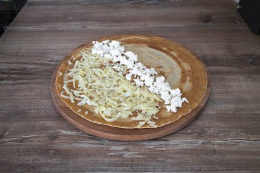 Yeni hazırlanmış yemek / yemek bir restoranda servis edilecek.