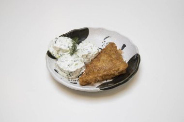 Yeni hazırlanmış yemek / yemek bir restoranda servis edilecek.