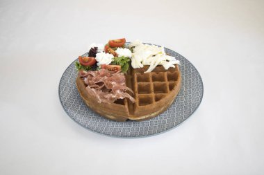 Yeni hazırlanmış yemek / yemek bir restoranda servis edilecek.