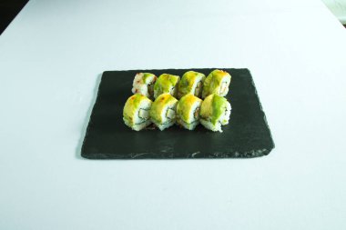 Yeni hazırlanmış yemek / yemek bir restoranda servis edilecek.