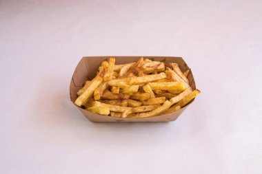 Yeni hazırlanmış yemek / yemek bir restoranda servis edilecek.